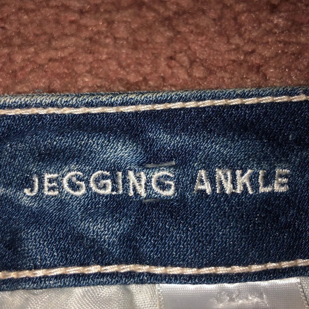 American Eagle Ripped Skinny Jeans - Picture 6 of 7
